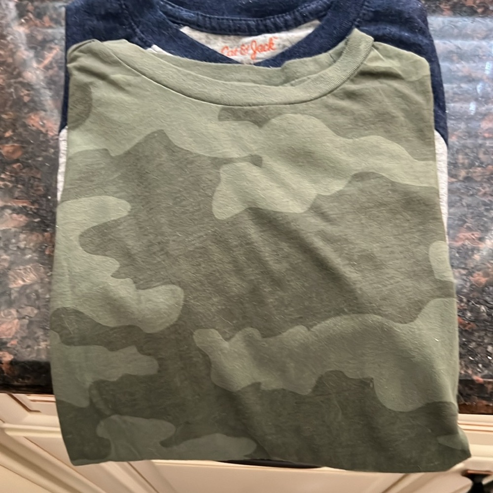 Boys shirt bundle size small 6/8. Gently used. Great price ⭐️ - Picture 2 of 9